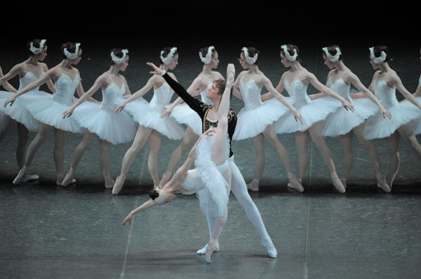 日本バレエ協会　アレキサンドル・ゴルスキー版『白鳥の湖』