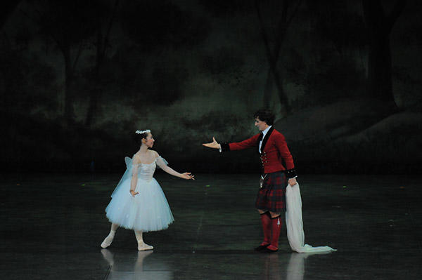 パリ・オペラ座のティボーとデンマーク王立バレエのダンサーを主軸にブルノンヴィル作品を上演