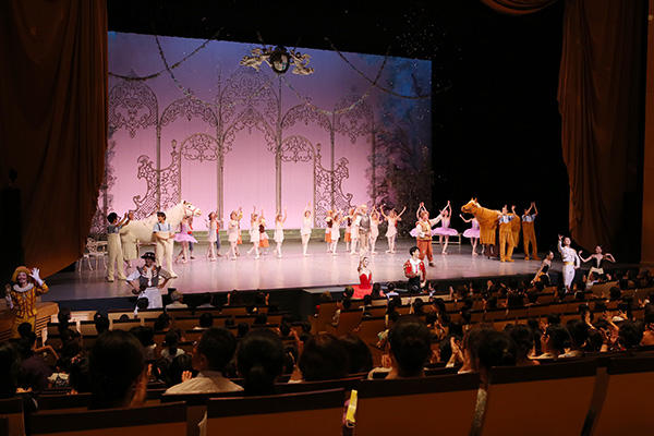 東京バレエ団　子どものためのバレエ『ドン・キホーテの夢』撮影：長谷川 清徳