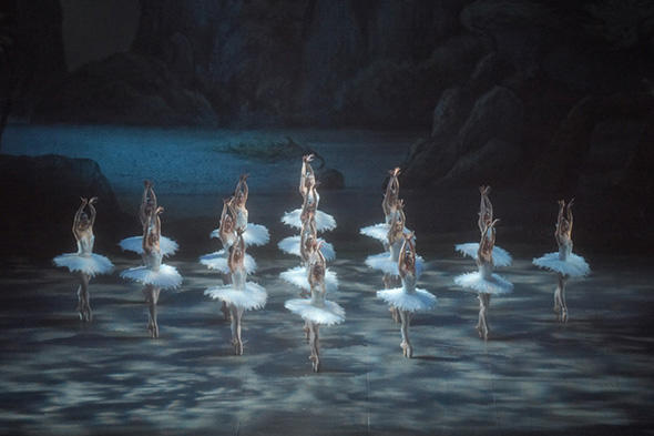 東京シティ・バレエ団『白鳥の湖』撮影/鹿摩隆司