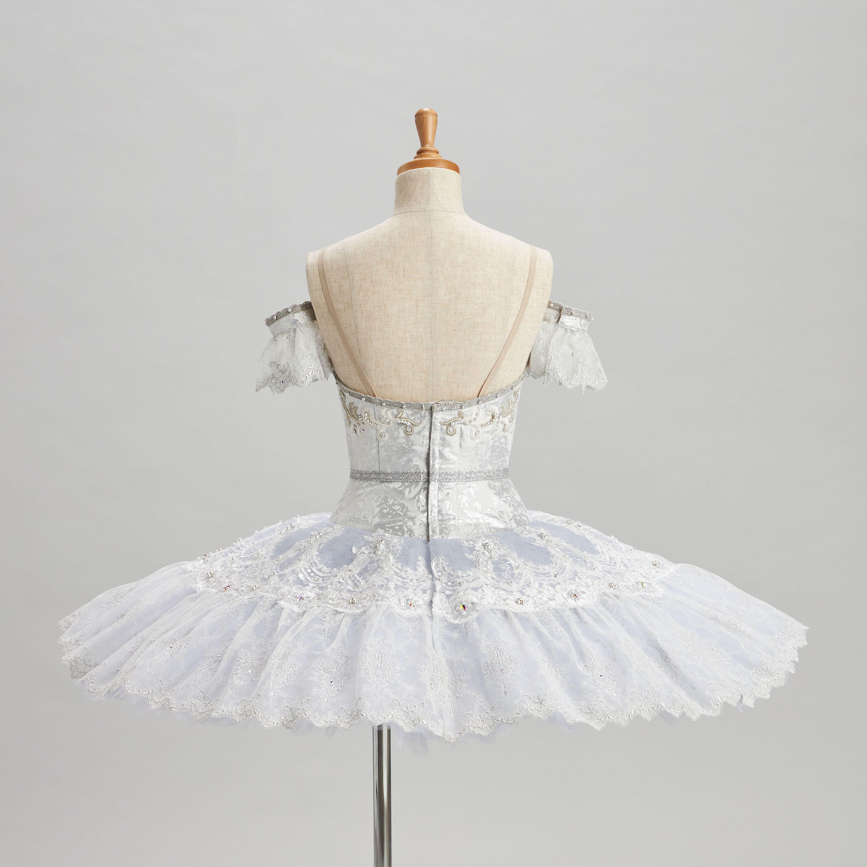 代官山本店】オリジナルバレエ衣装を店頭でお求めいただけます