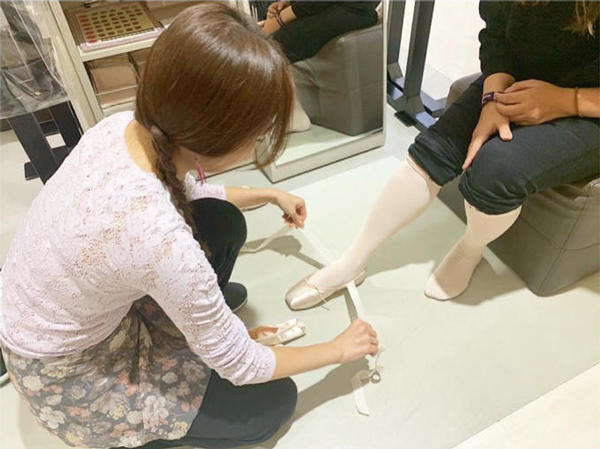 1221_shinjukuten_shoe_fitting_02.jpg